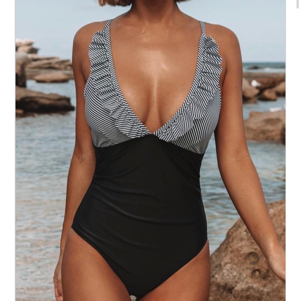 Ladies bathing suit, one piece Large